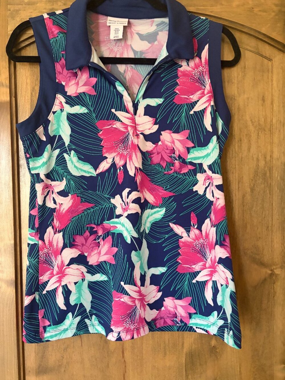 Tommy Bahama golf, tennis, pickleball floral tropical sleeveless top. Medium